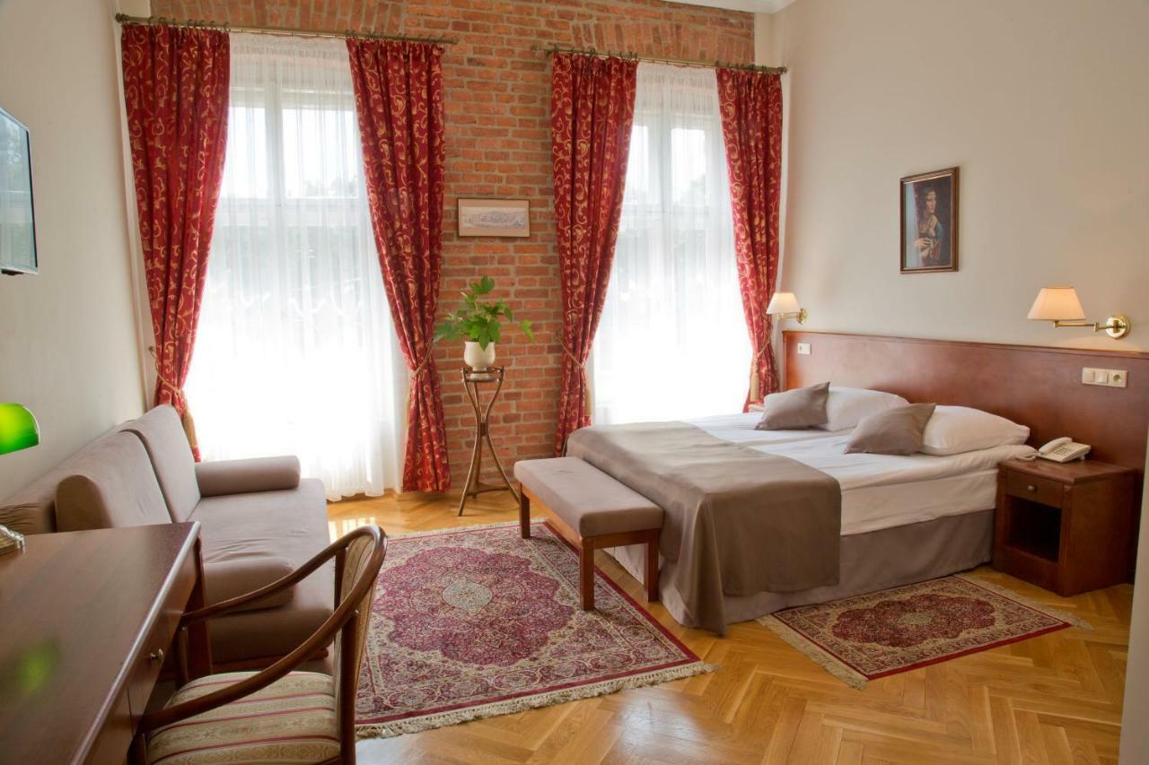 Polonia 3*