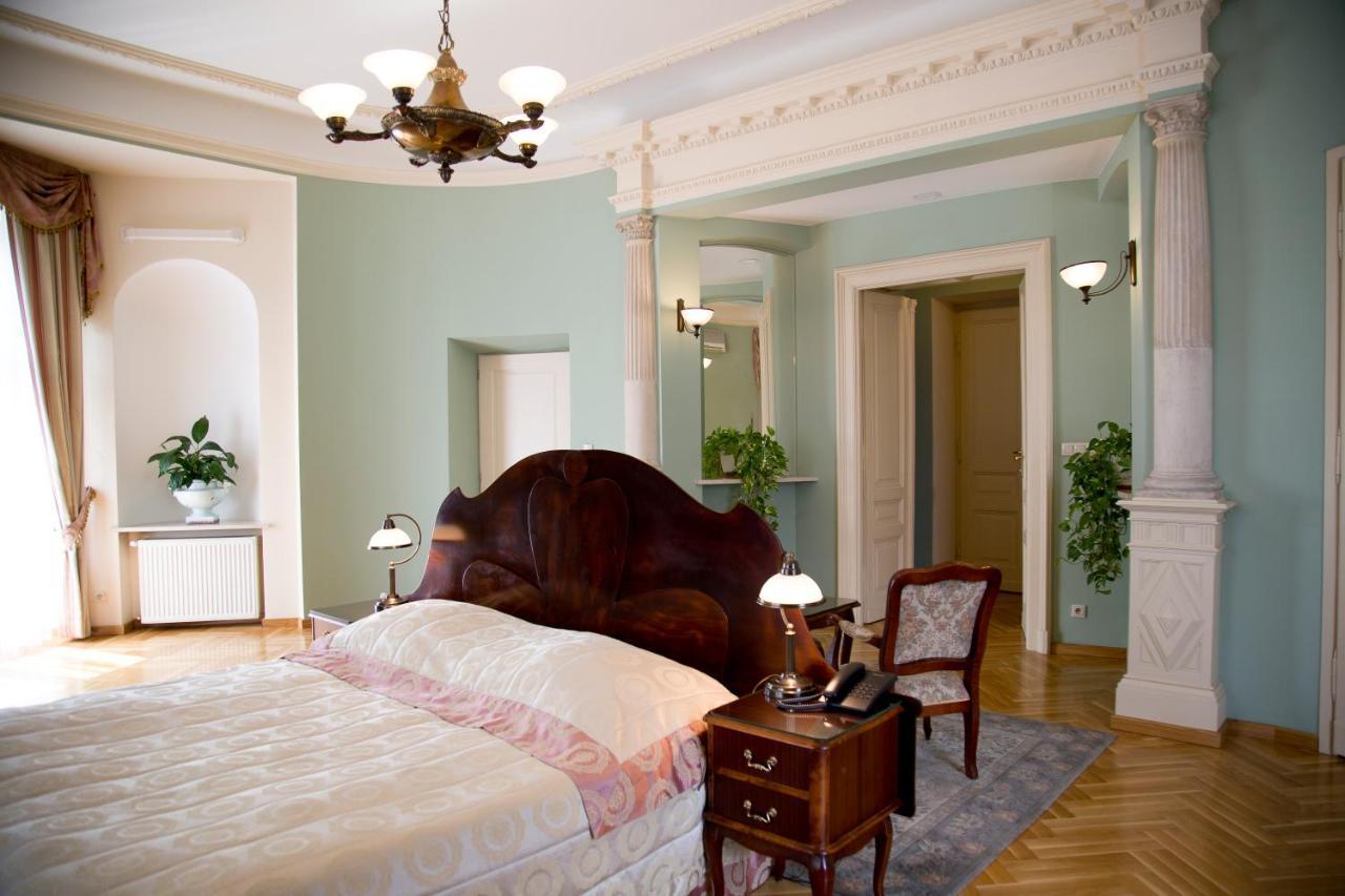 Polonia 3*